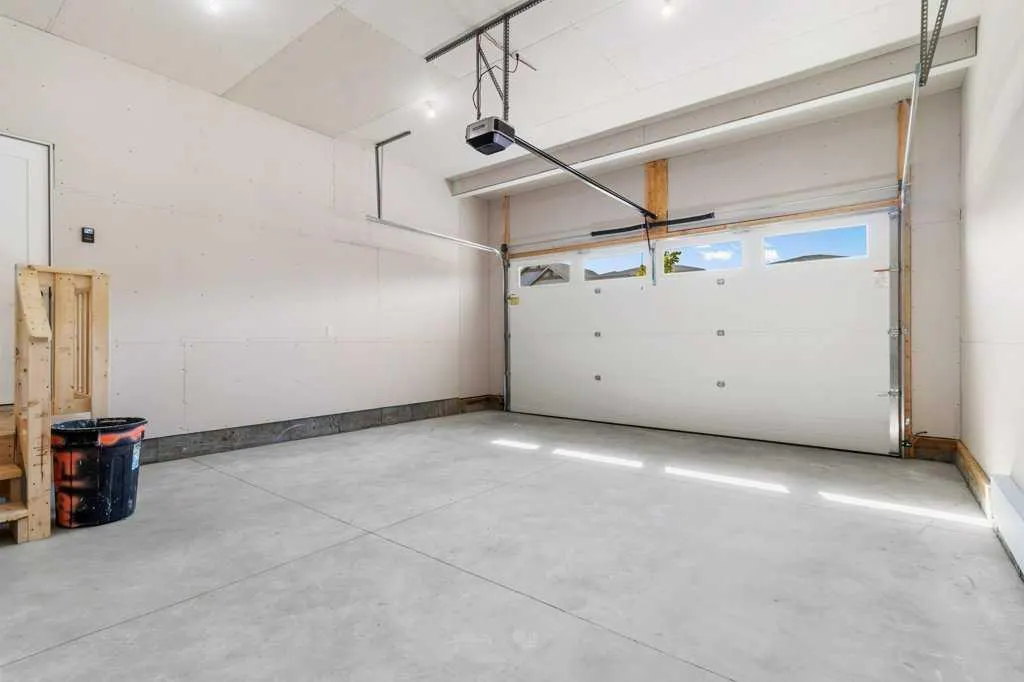 16 Eaton Crescent