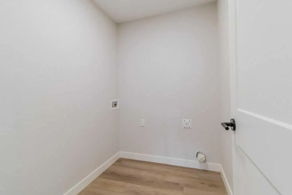 16 Eaton Crescent