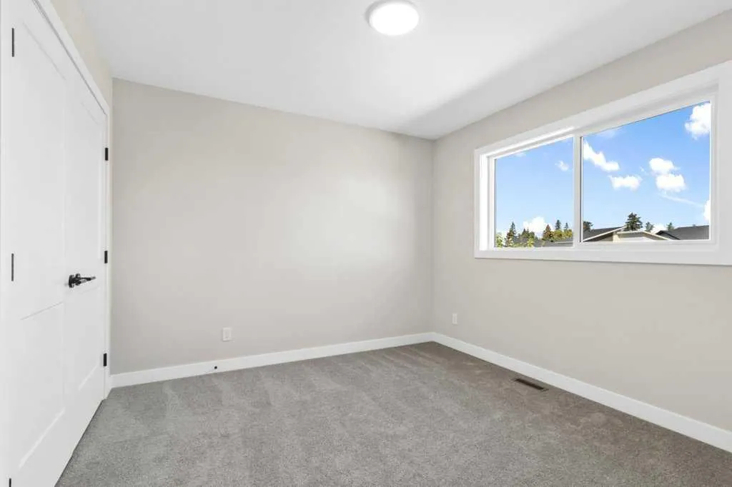16 Eaton Crescent