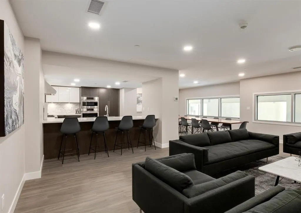 930 16 Avenue SW, #2406
