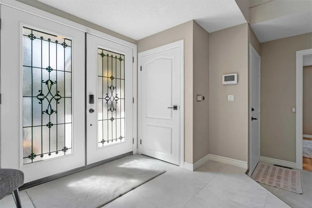 87 Shawnee Crescent SW