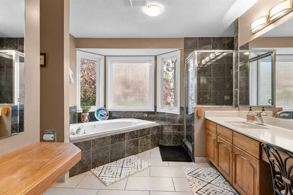 87 Shawnee Crescent SW