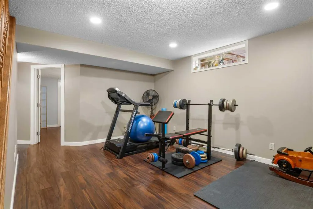 87 Shawnee Crescent SW