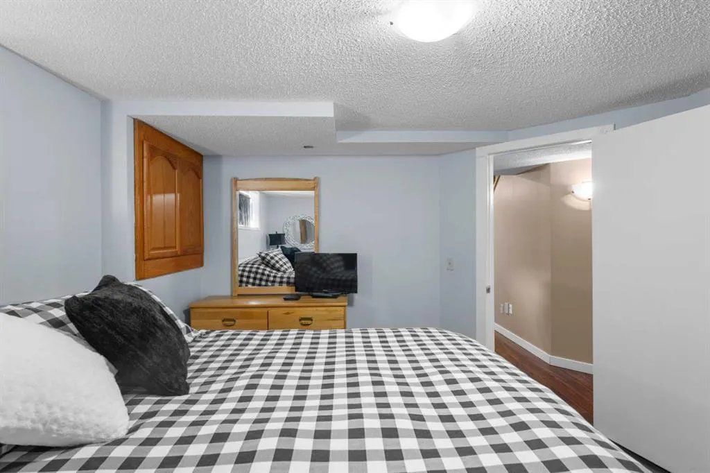 87 Shawnee Crescent SW