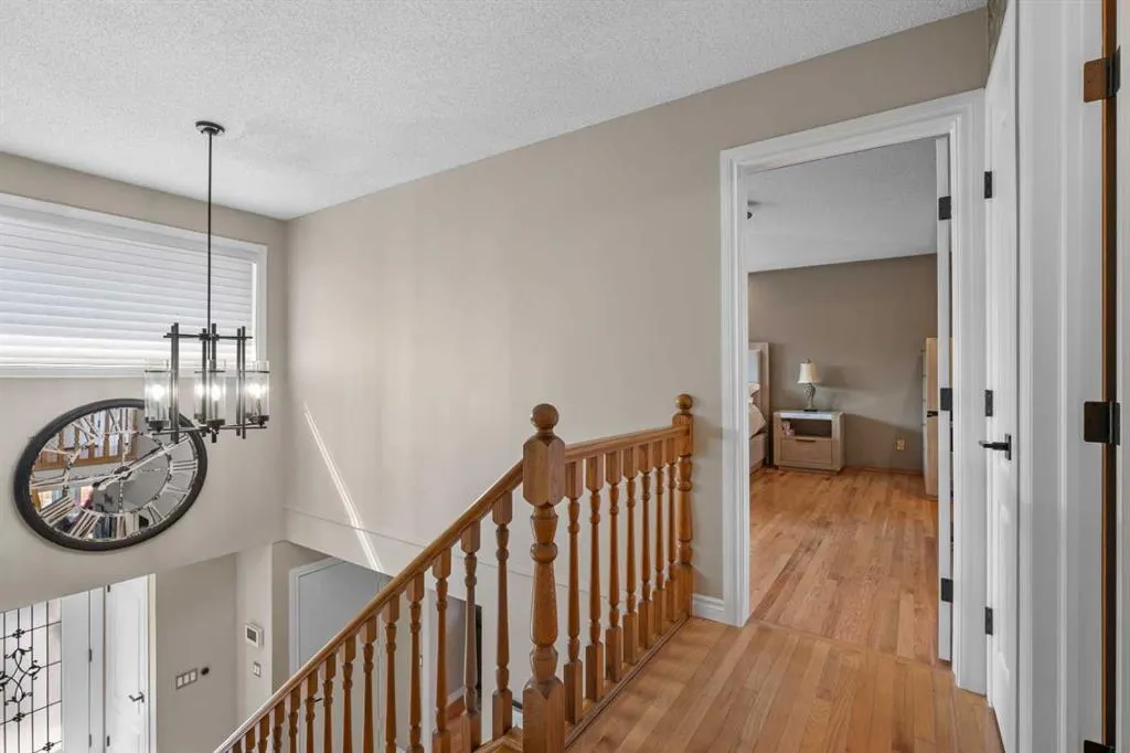 87 Shawnee Crescent SW