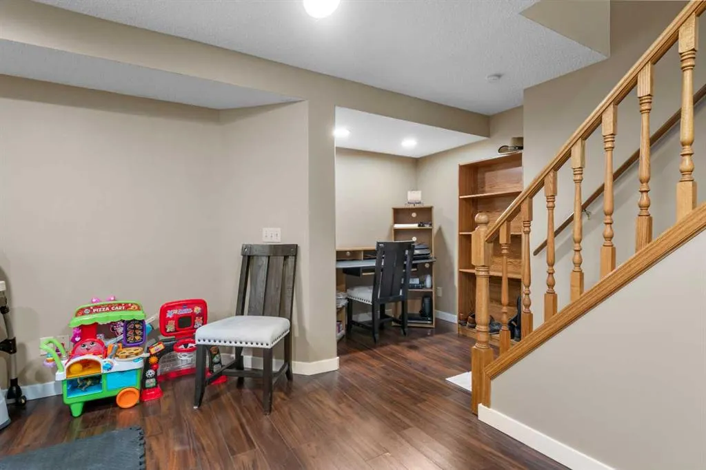 87 Shawnee Crescent SW