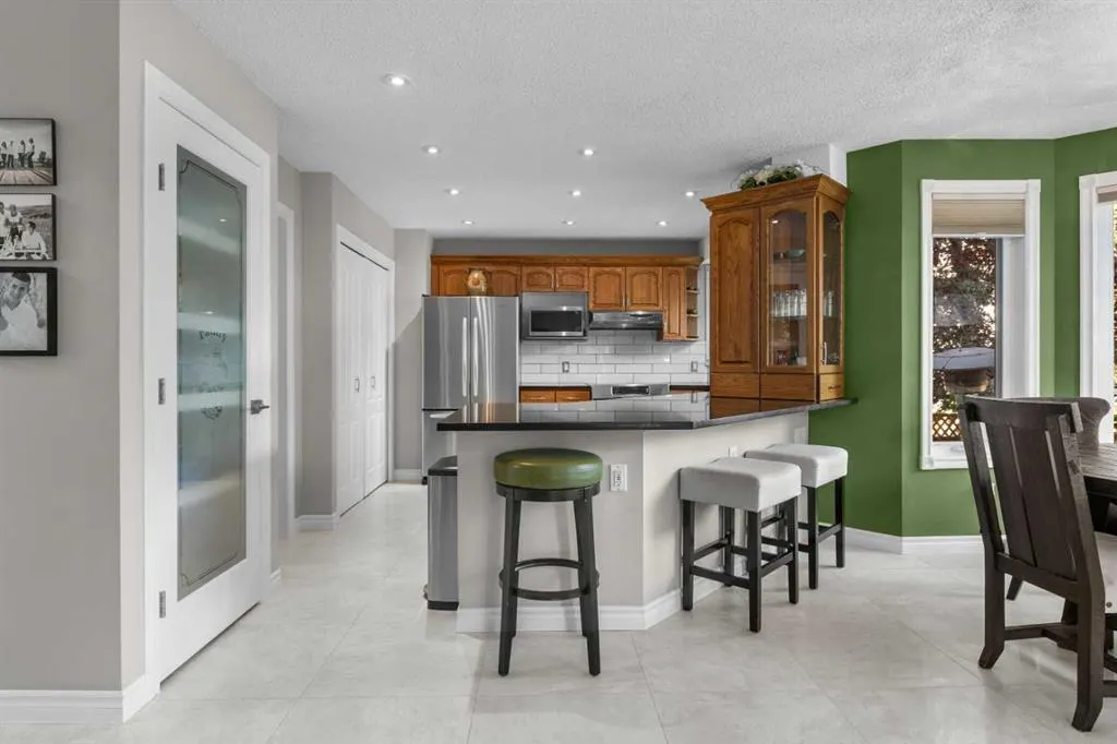 87 Shawnee Crescent SW