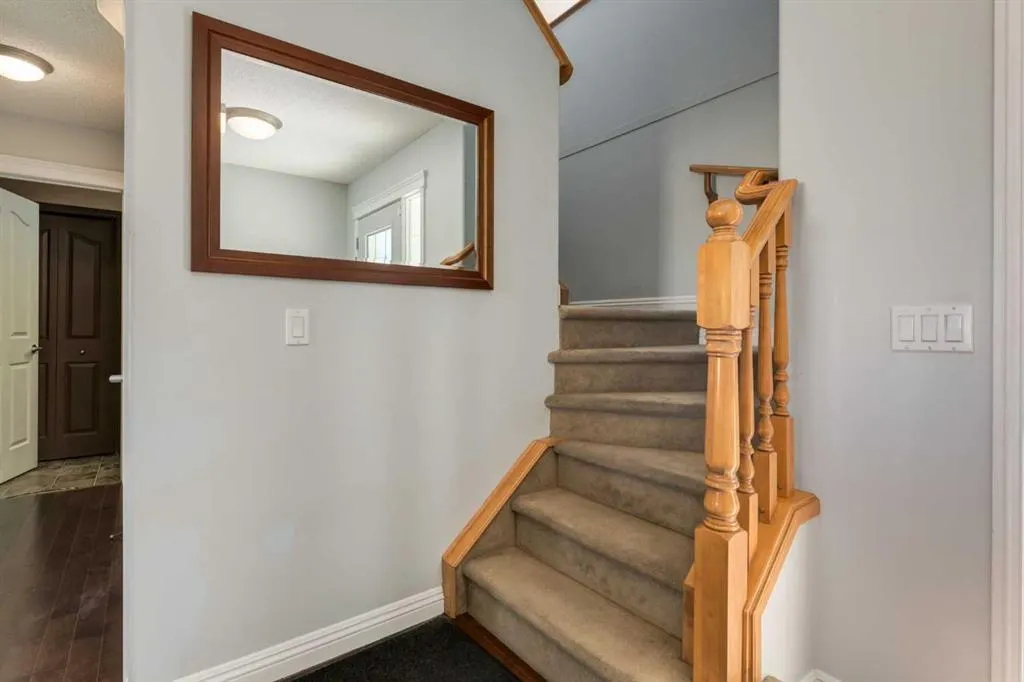 270 Royal Oak Court NW