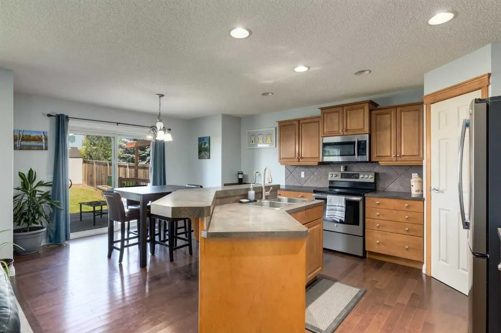 270 Royal Oak Court NW