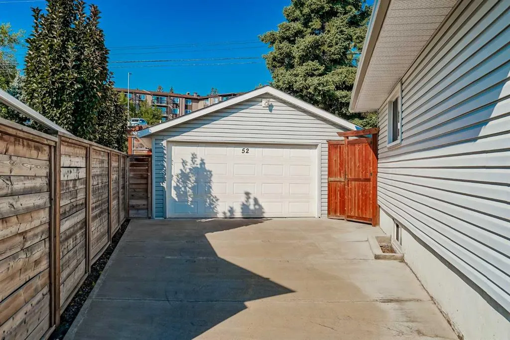 52 Hogarth Crescent SW