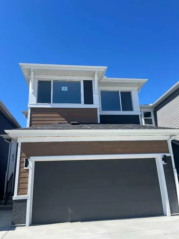 63 Corner Glen Common NE