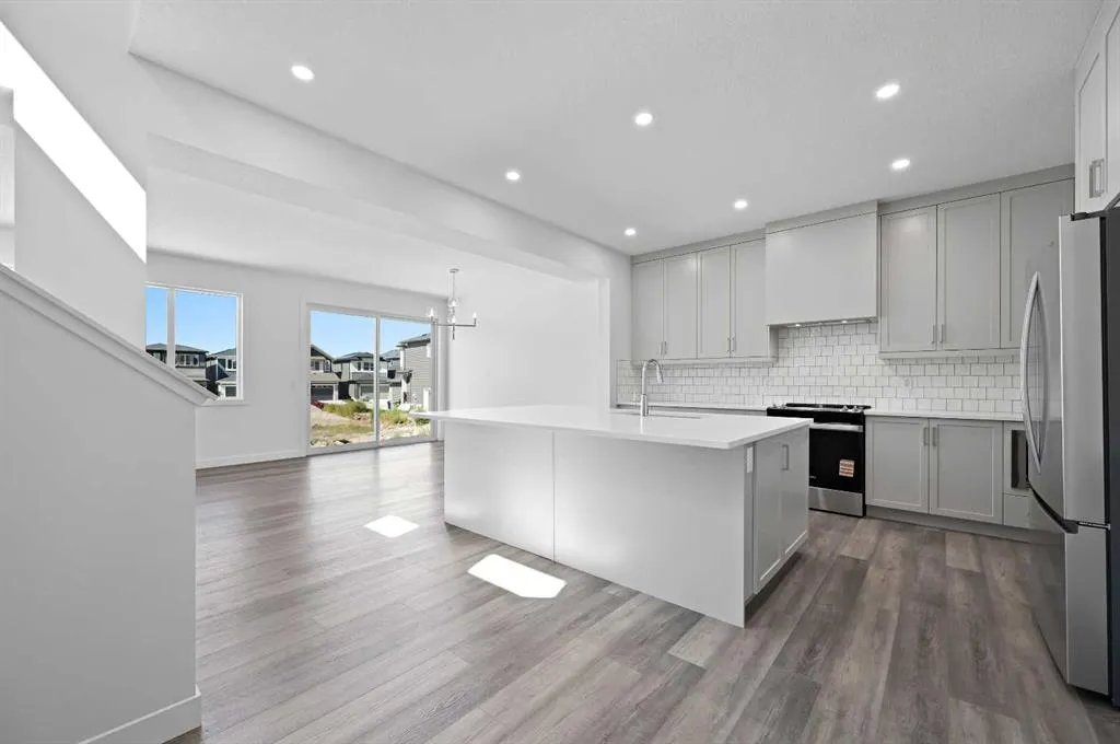 63 Corner Glen Common NE