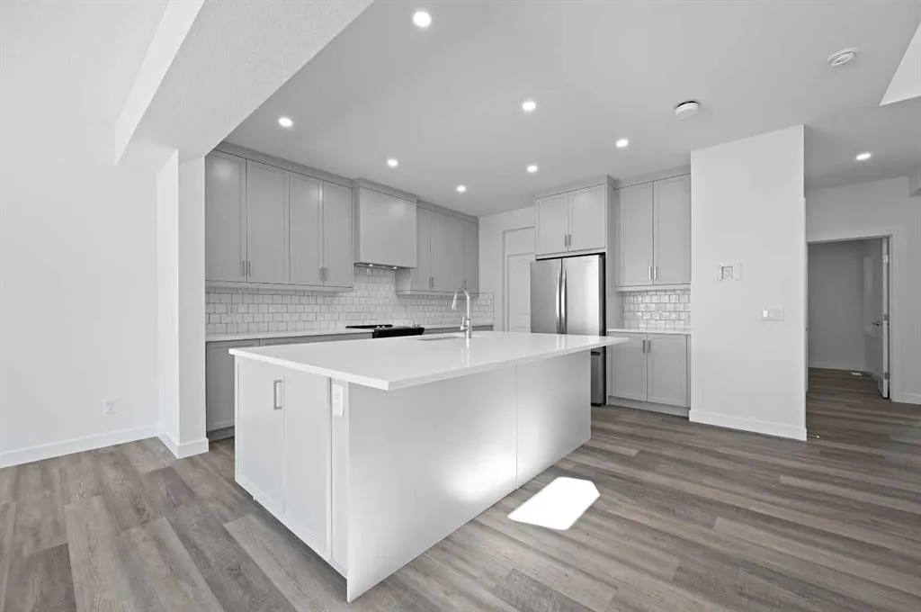 63 Corner Glen Common NE
