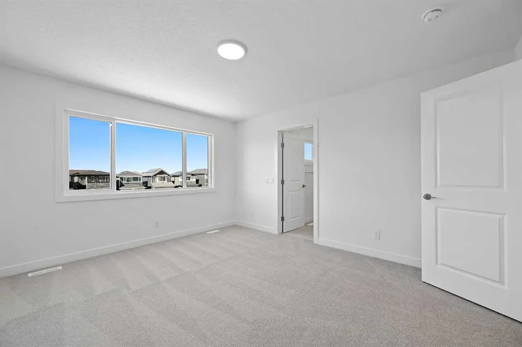 63 Corner Glen Common NE