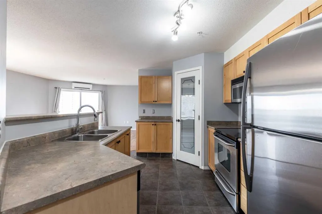 1648 Saamis Drive NW, #220