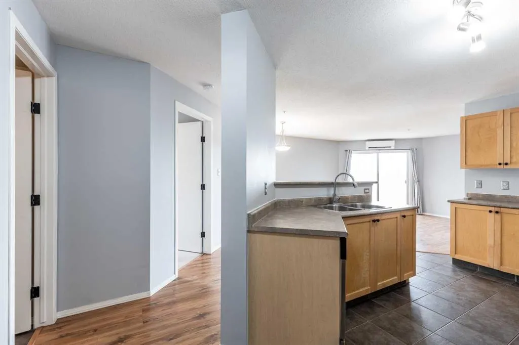 1648 Saamis Drive NW, #220