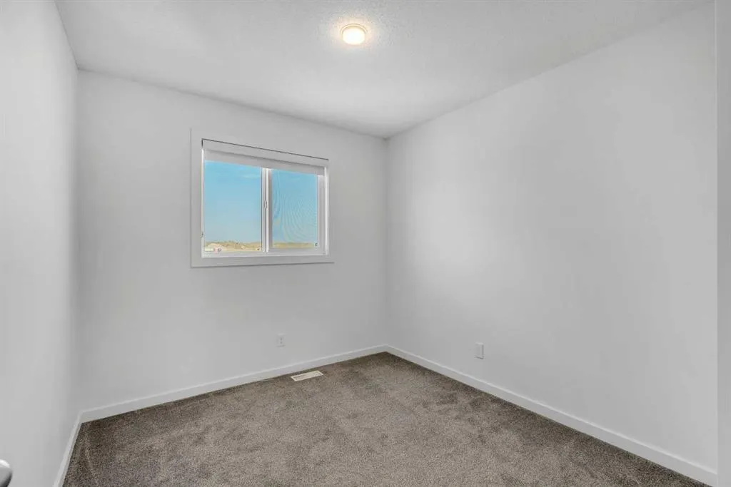 156 Livingston View NE