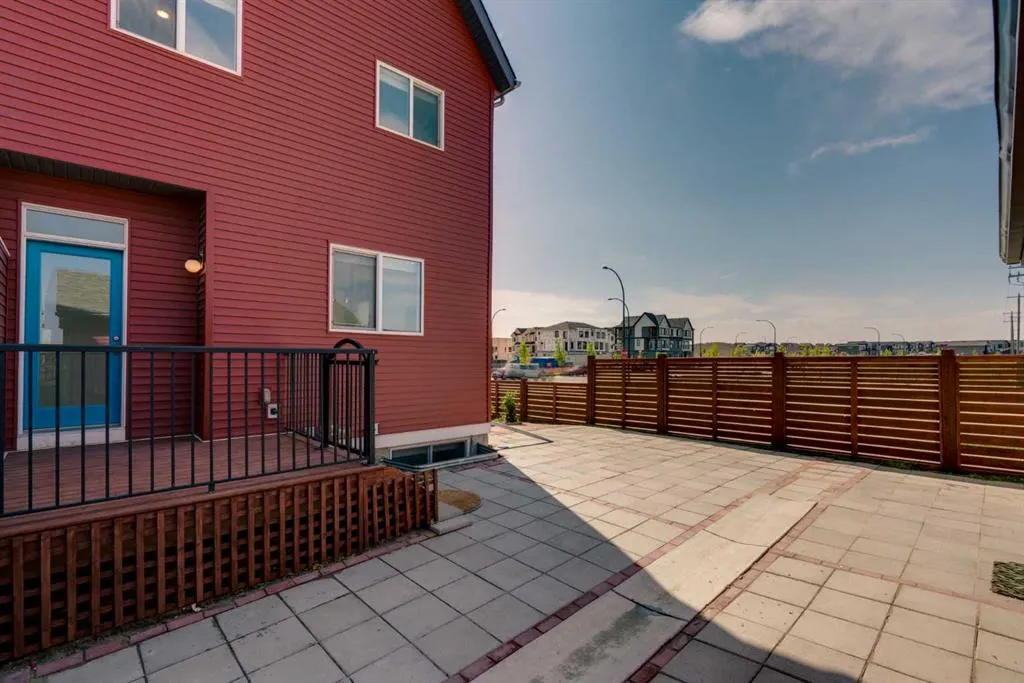 156 Livingston View NE