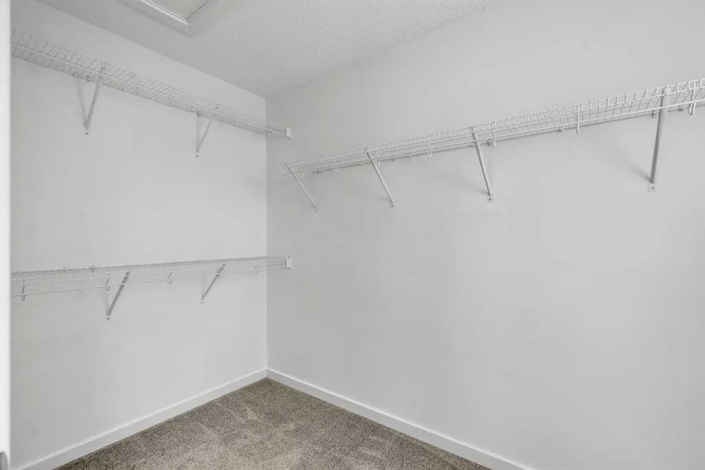 156 Livingston View NE
