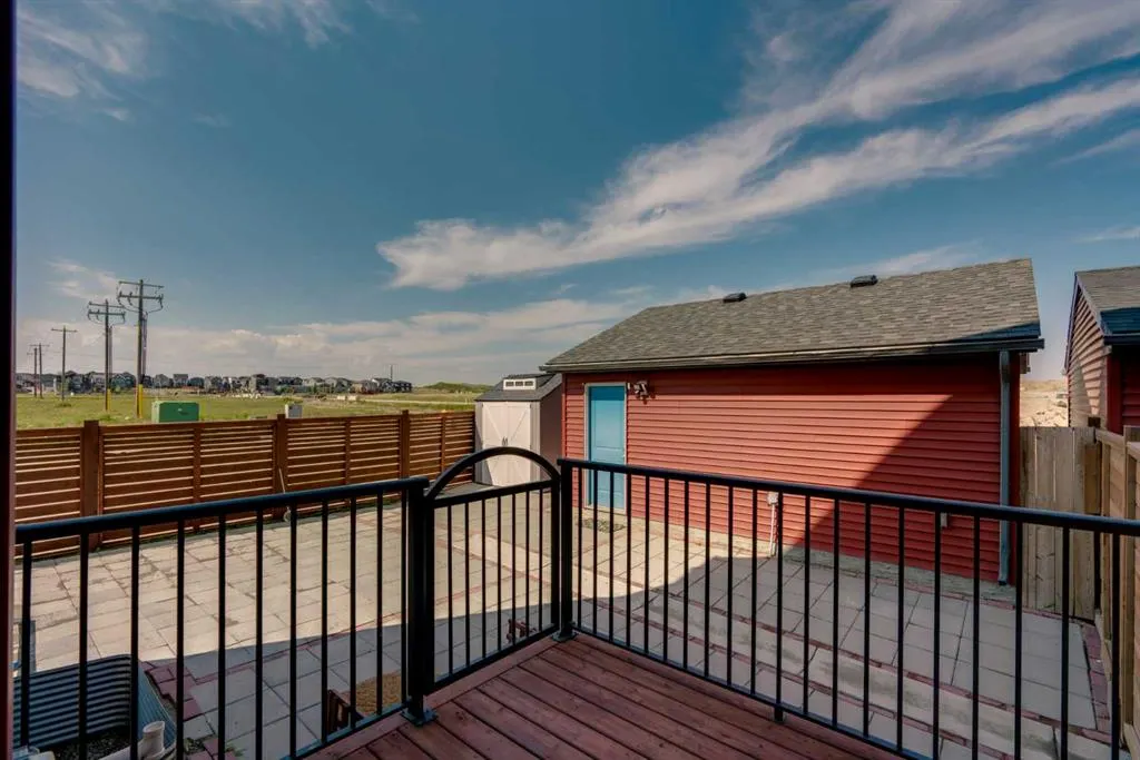 156 Livingston View NE