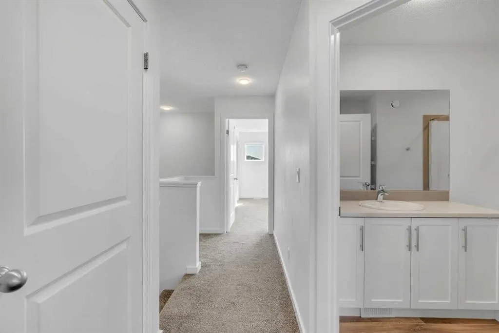 156 Livingston View NE