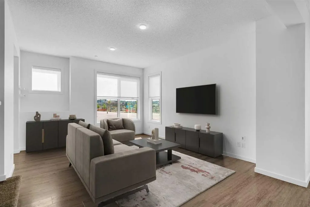 156 Livingston View NE