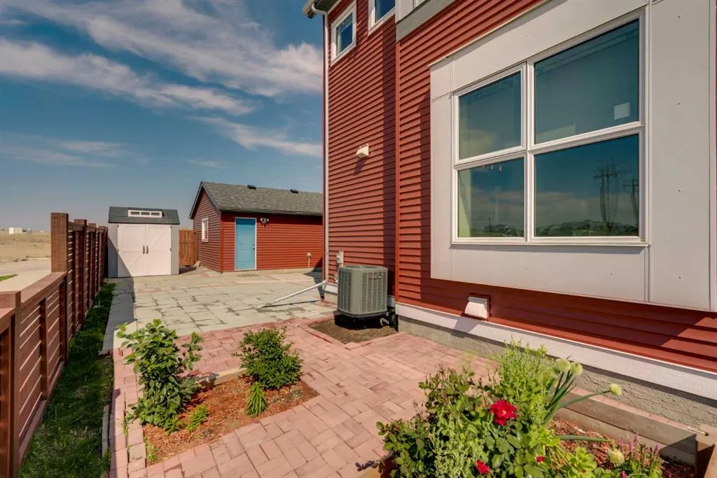 156 Livingston View NE