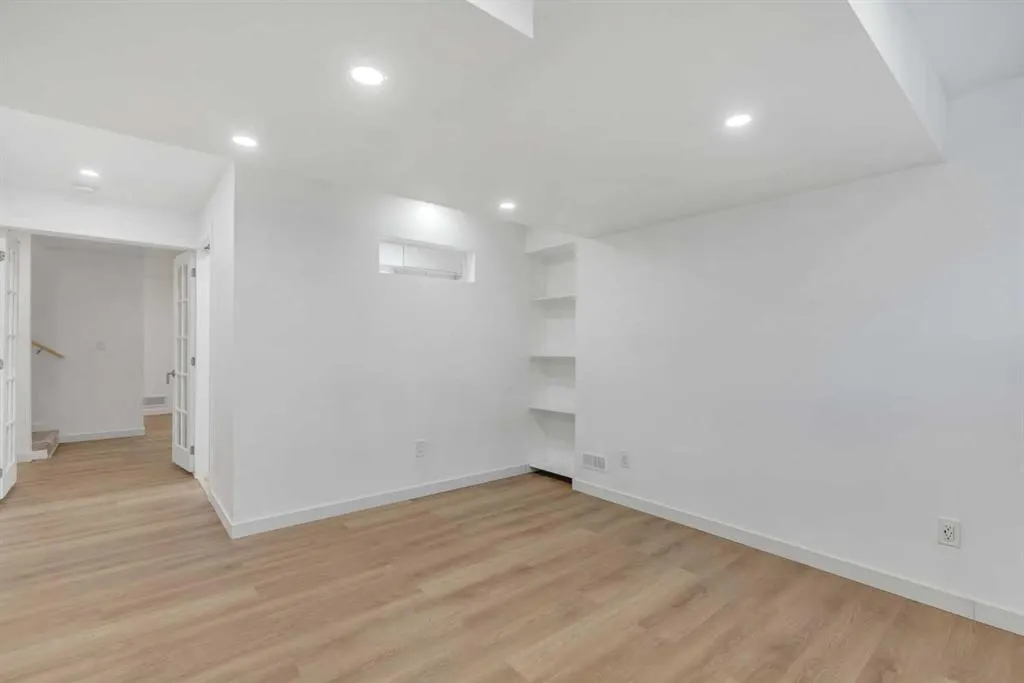 156 Livingston View NE