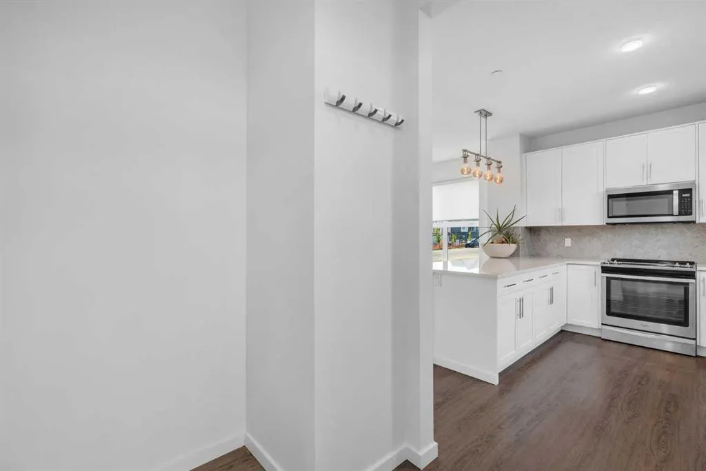 156 Livingston View NE