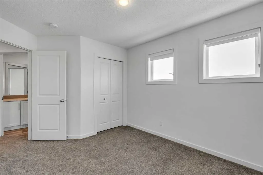 156 Livingston View NE