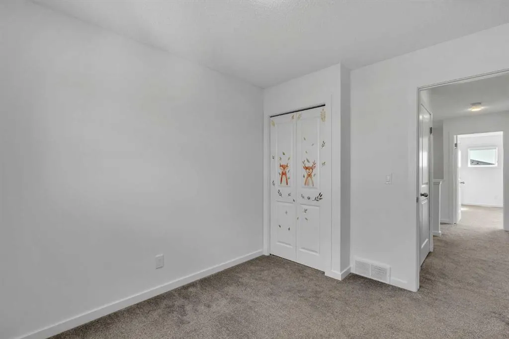 156 Livingston View NE