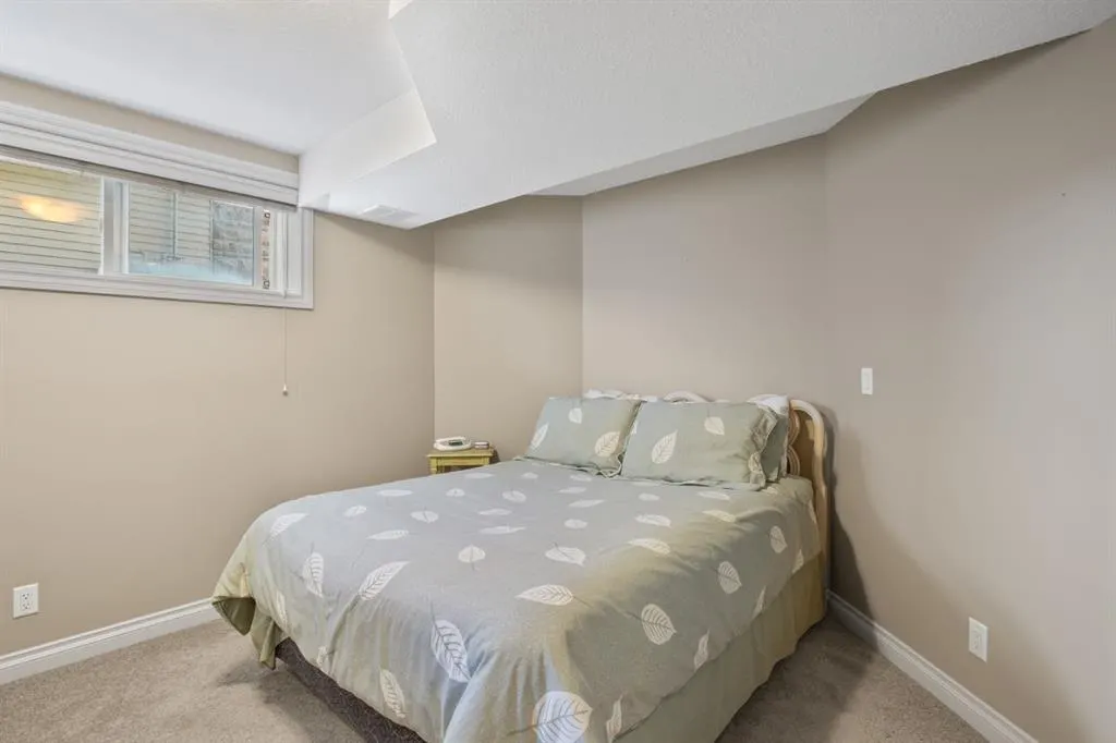 87 Valentine Crescent