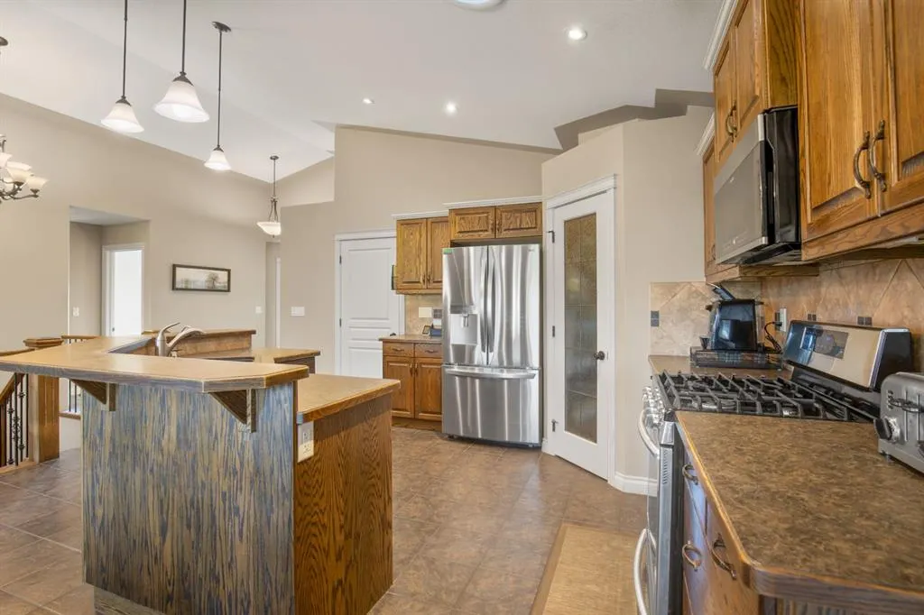 87 Valentine Crescent