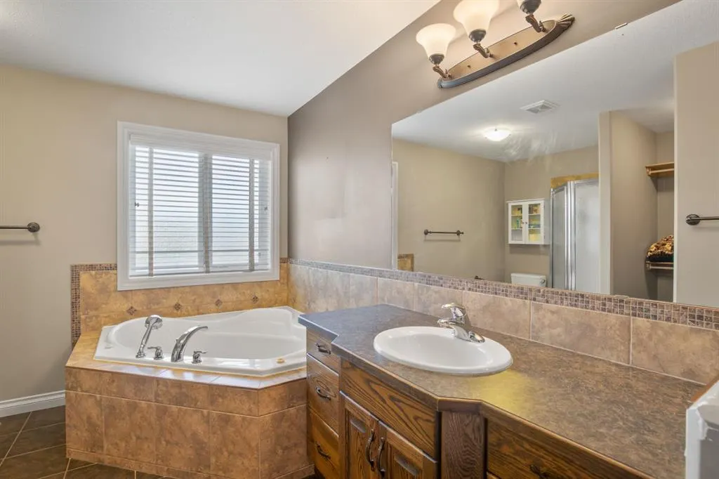 87 Valentine Crescent
