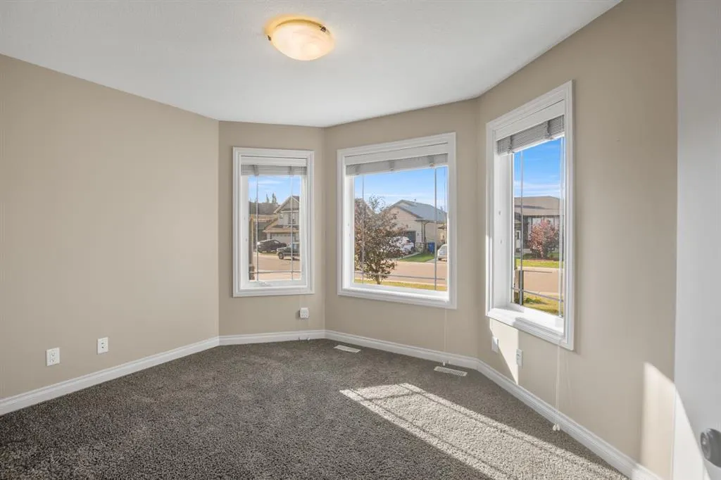 87 Valentine Crescent