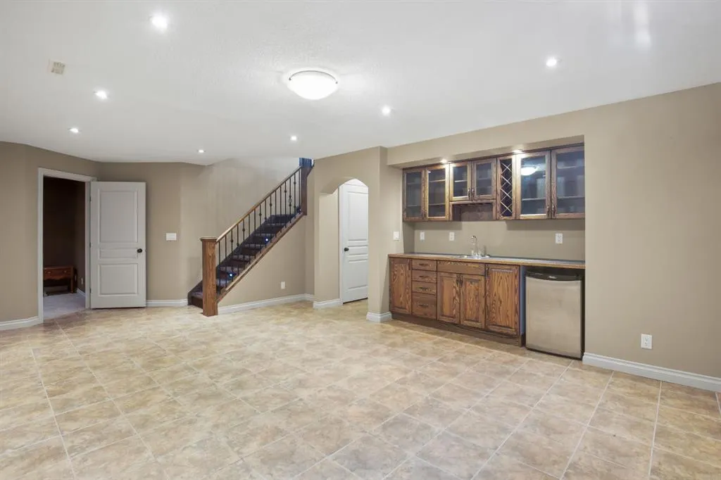 87 Valentine Crescent