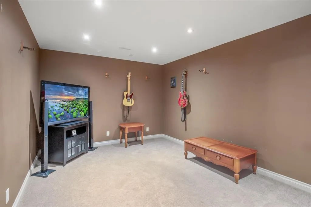 87 Valentine Crescent