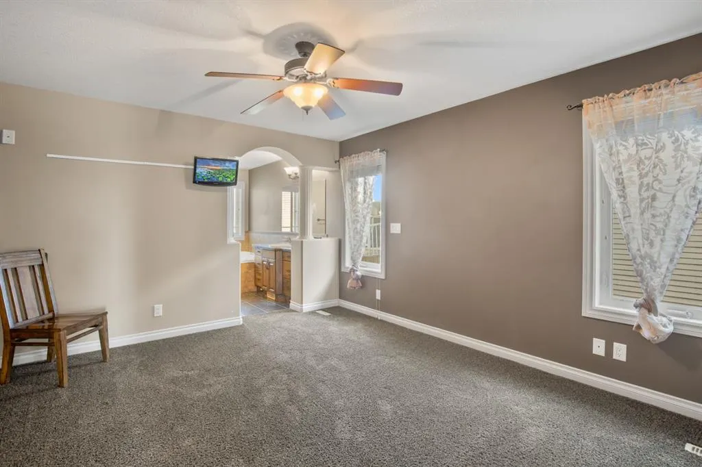 87 Valentine Crescent
