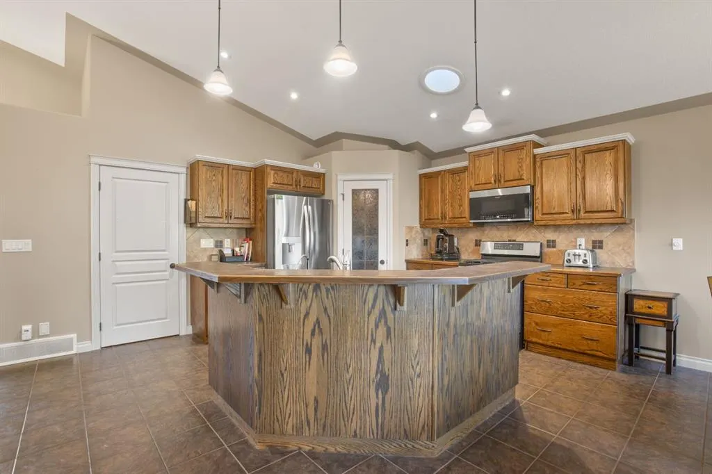 87 Valentine Crescent