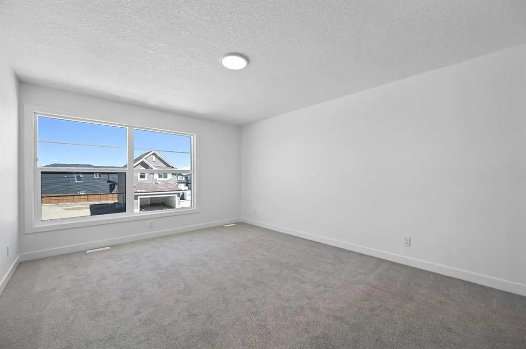 458 Corner Glen Way NE