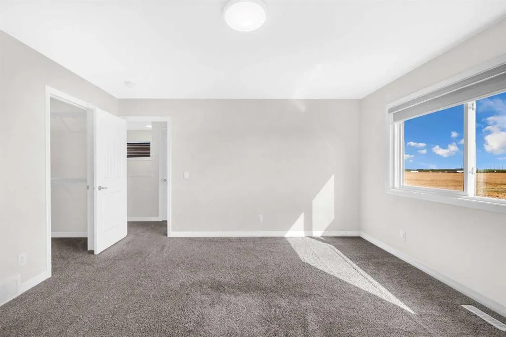 385 Corner Meadows Way NE
