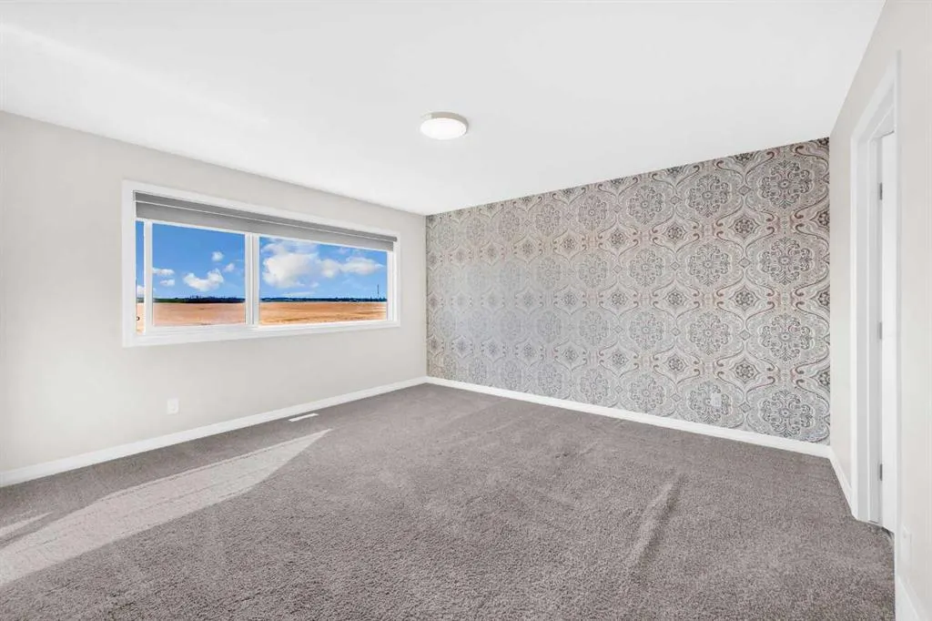 385 Corner Meadows Way NE
