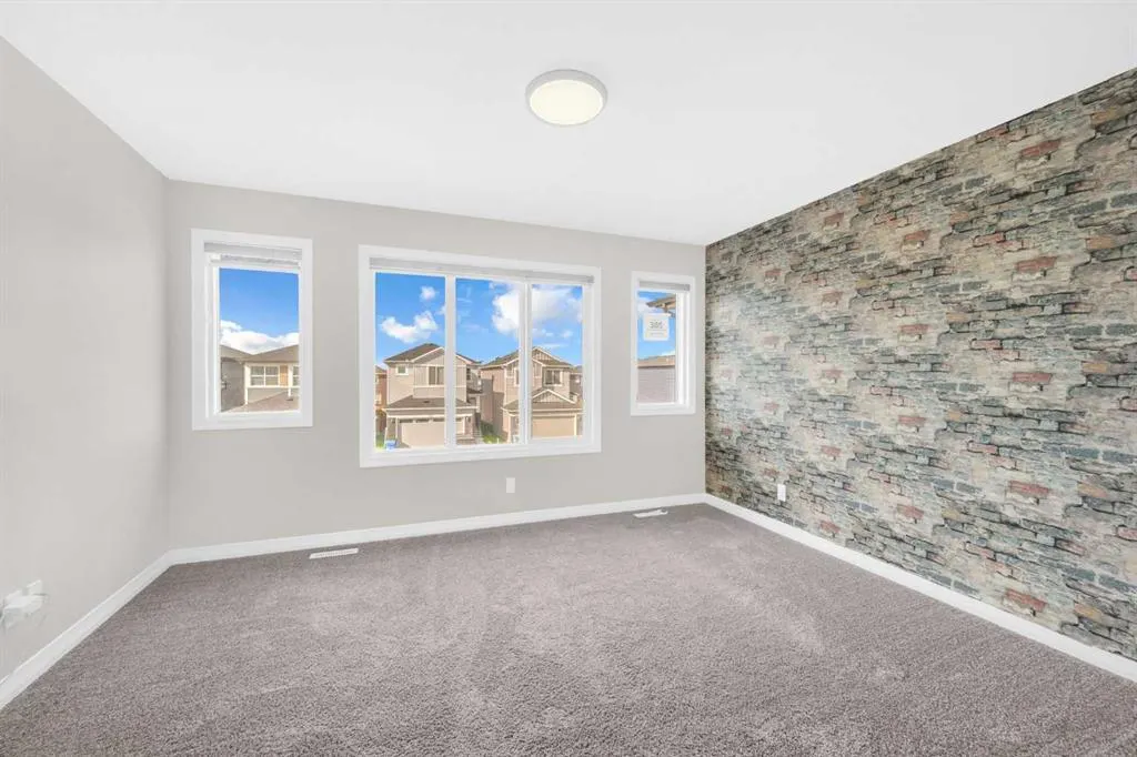 385 Corner Meadows Way NE