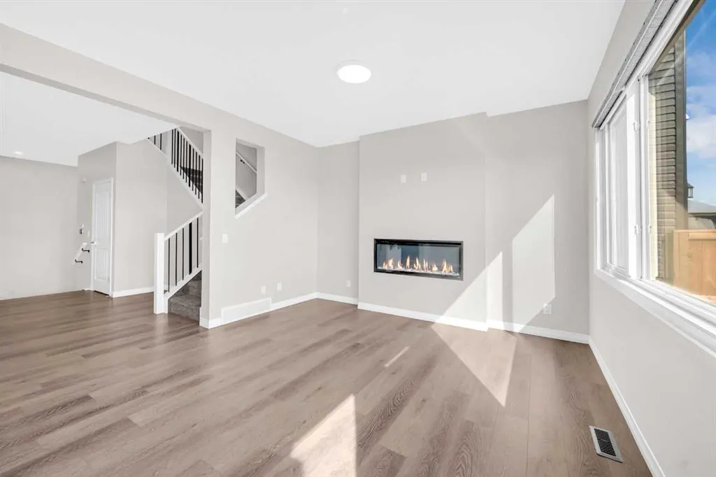 385 Corner Meadows Way NE