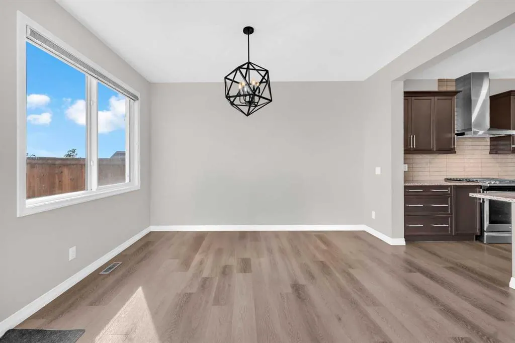 385 Corner Meadows Way NE