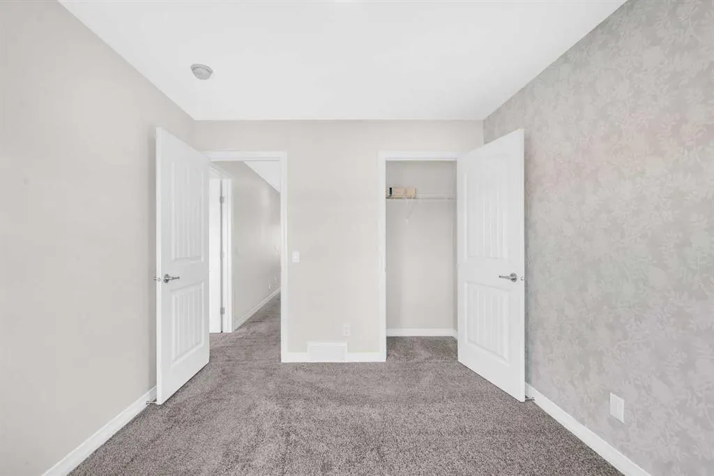 385 Corner Meadows Way NE