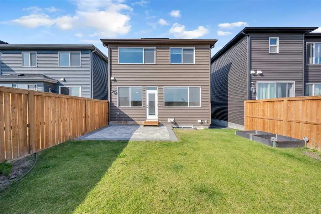 385 Corner Meadows Way NE