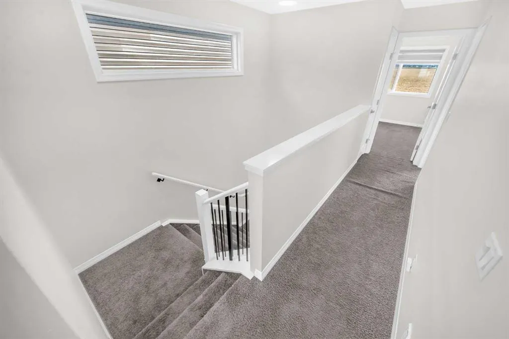 385 Corner Meadows Way NE