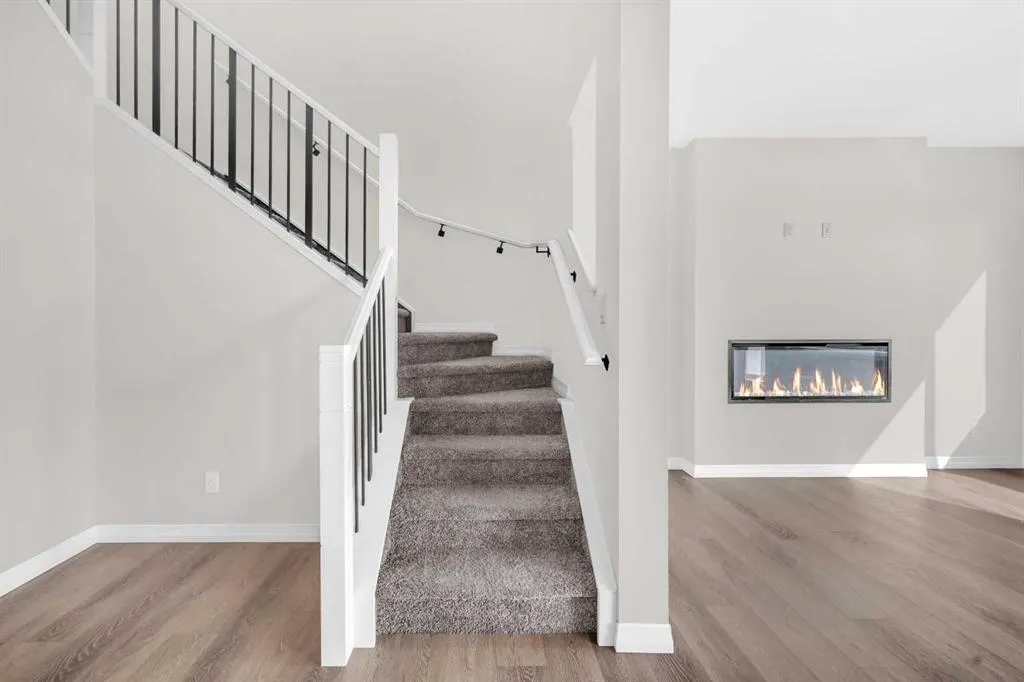 385 Corner Meadows Way NE