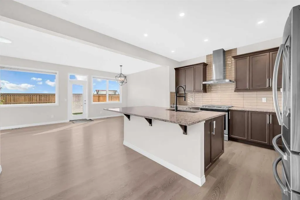 385 Corner Meadows Way NE